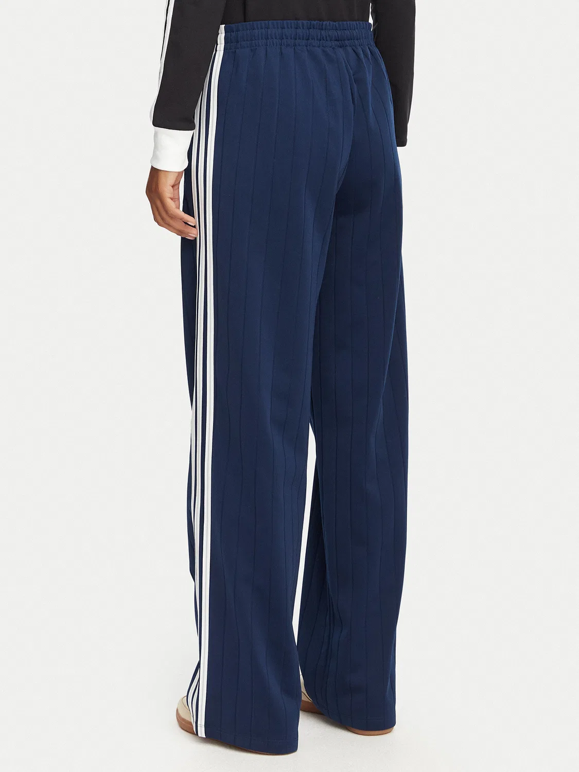 Женские спортивные брюки свободного кроя Pinstripe Firebird Loose Trackpant Adidas, темно-синий — фото 3