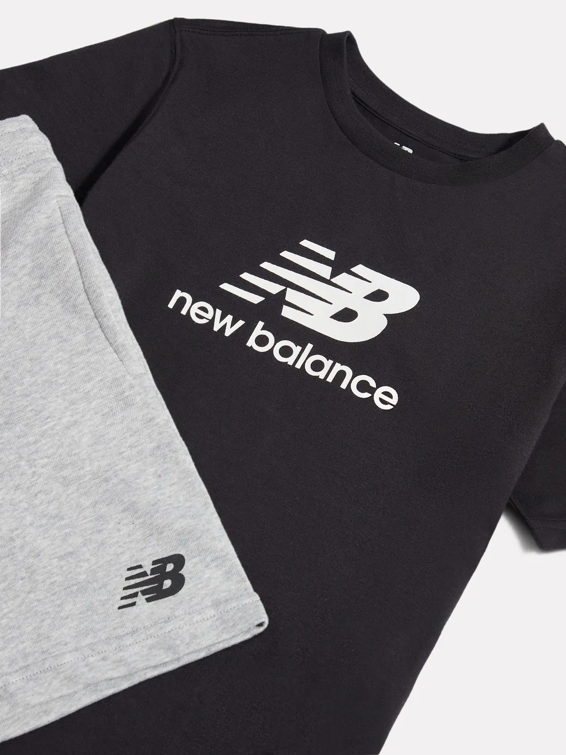 Комплект футболка и шорты New Balance Black Stacked Graphic, черный — фото 3