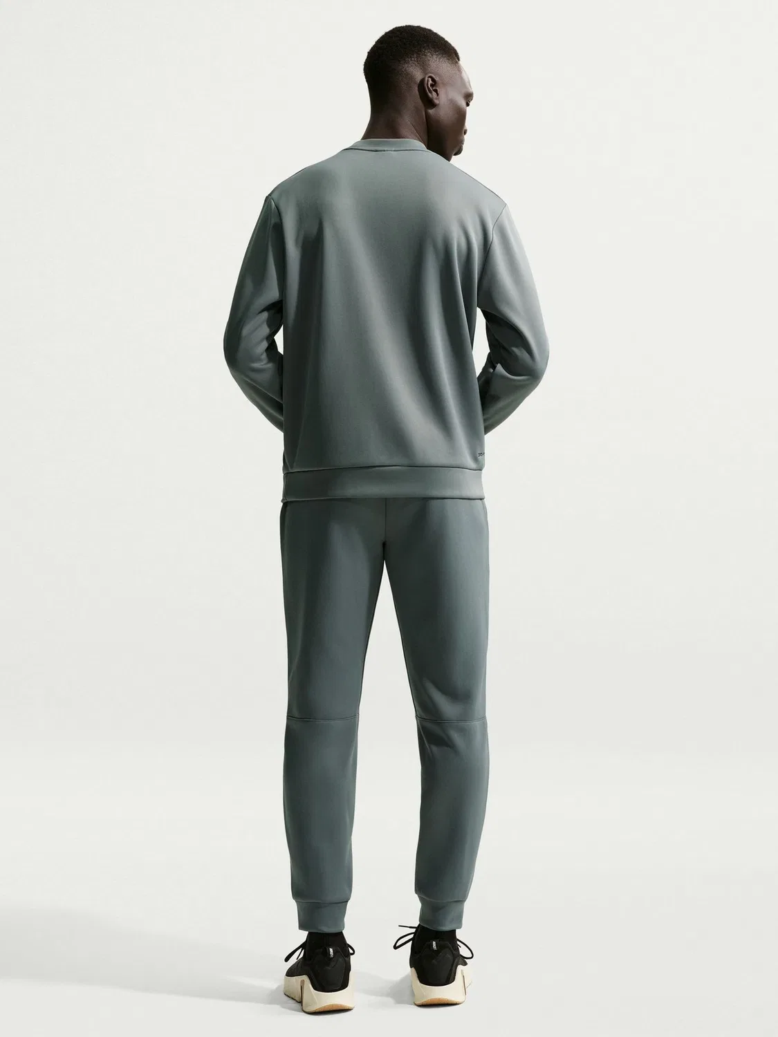 Флисовые джоггеры для тренинга Nike дымчато-серого цвета Hyverse Dri-FIT — фото 2