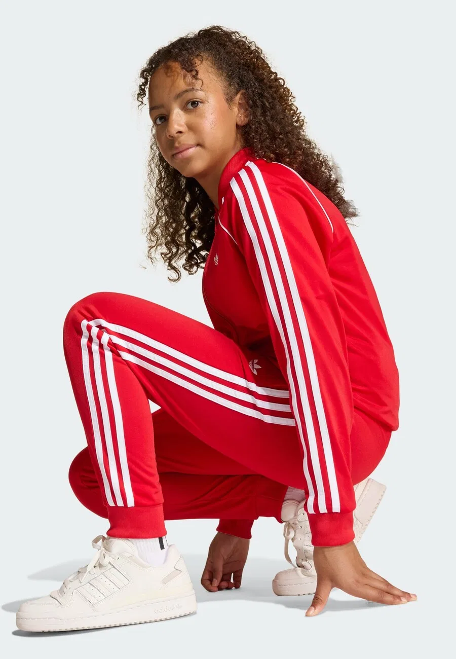 Зауженные брюки ADIDAS ORIGINALS 'SST' ярко-красного цвета — фото 4