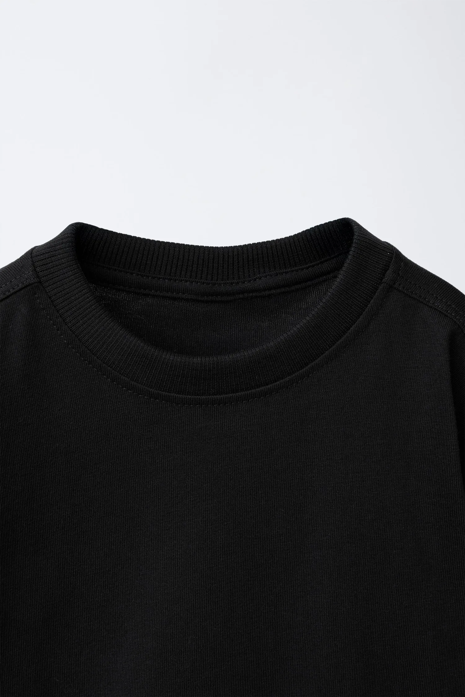 Однотонная футболка средней плотности Zara, черный — фото 3