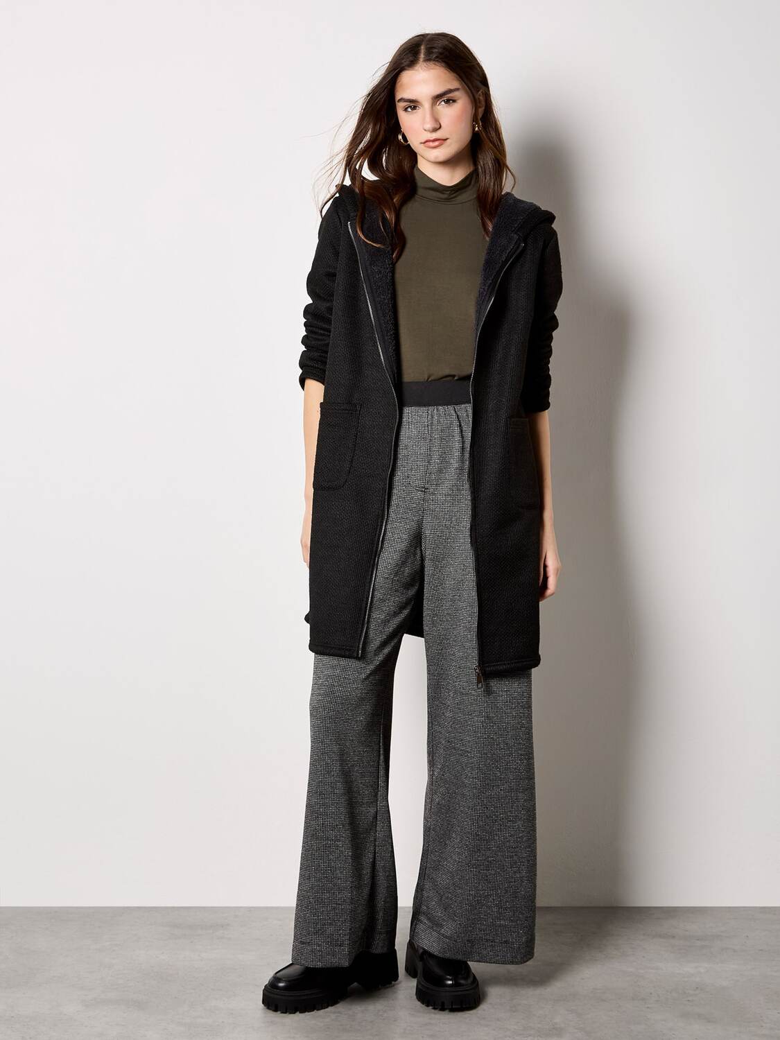 

Apricot Куртка в черном цвете