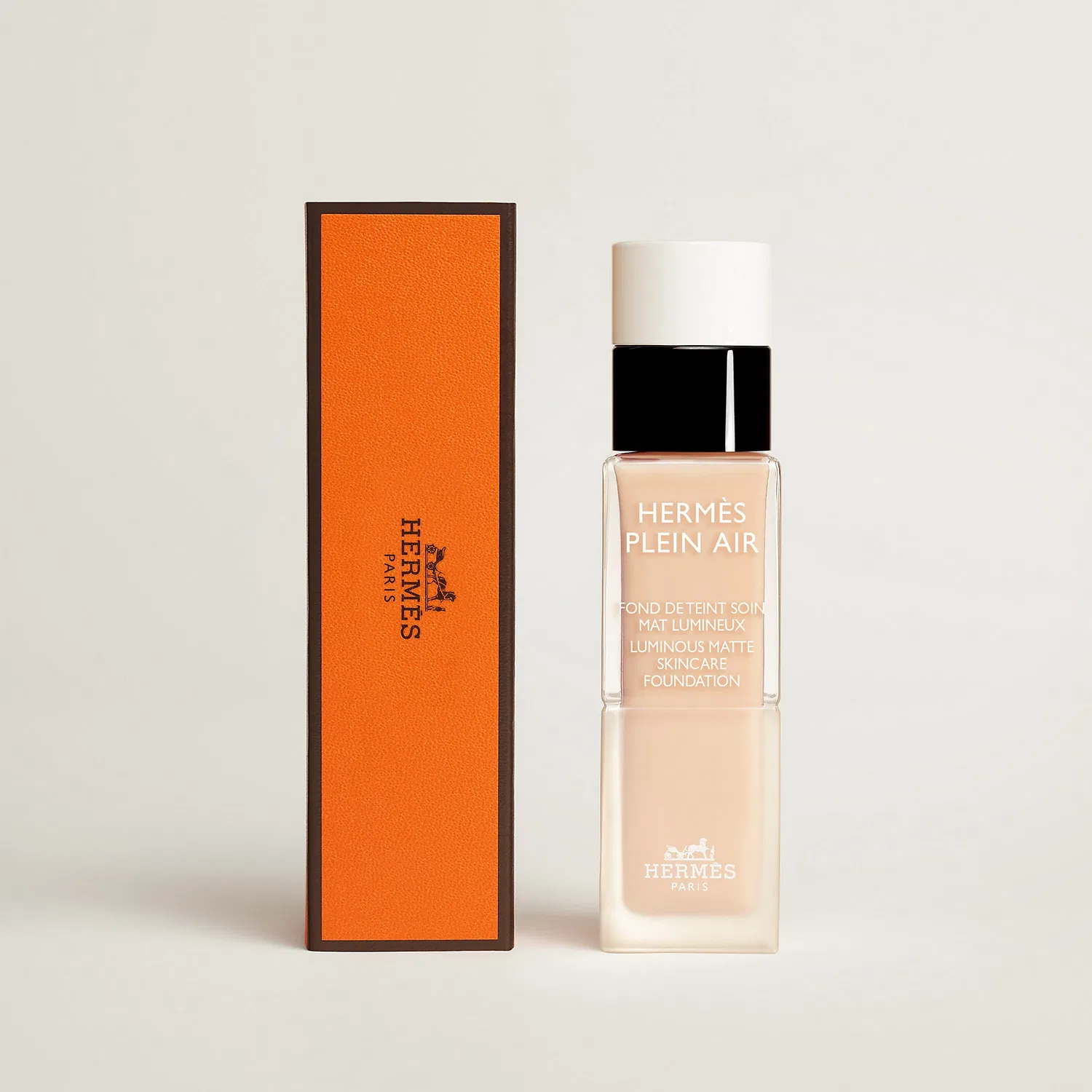 Женская тональная основа с сияющим эффектом Plein Air Evening, HERMES, #17W-Vanille Warm Hue Tone Natural Skin — фото 4