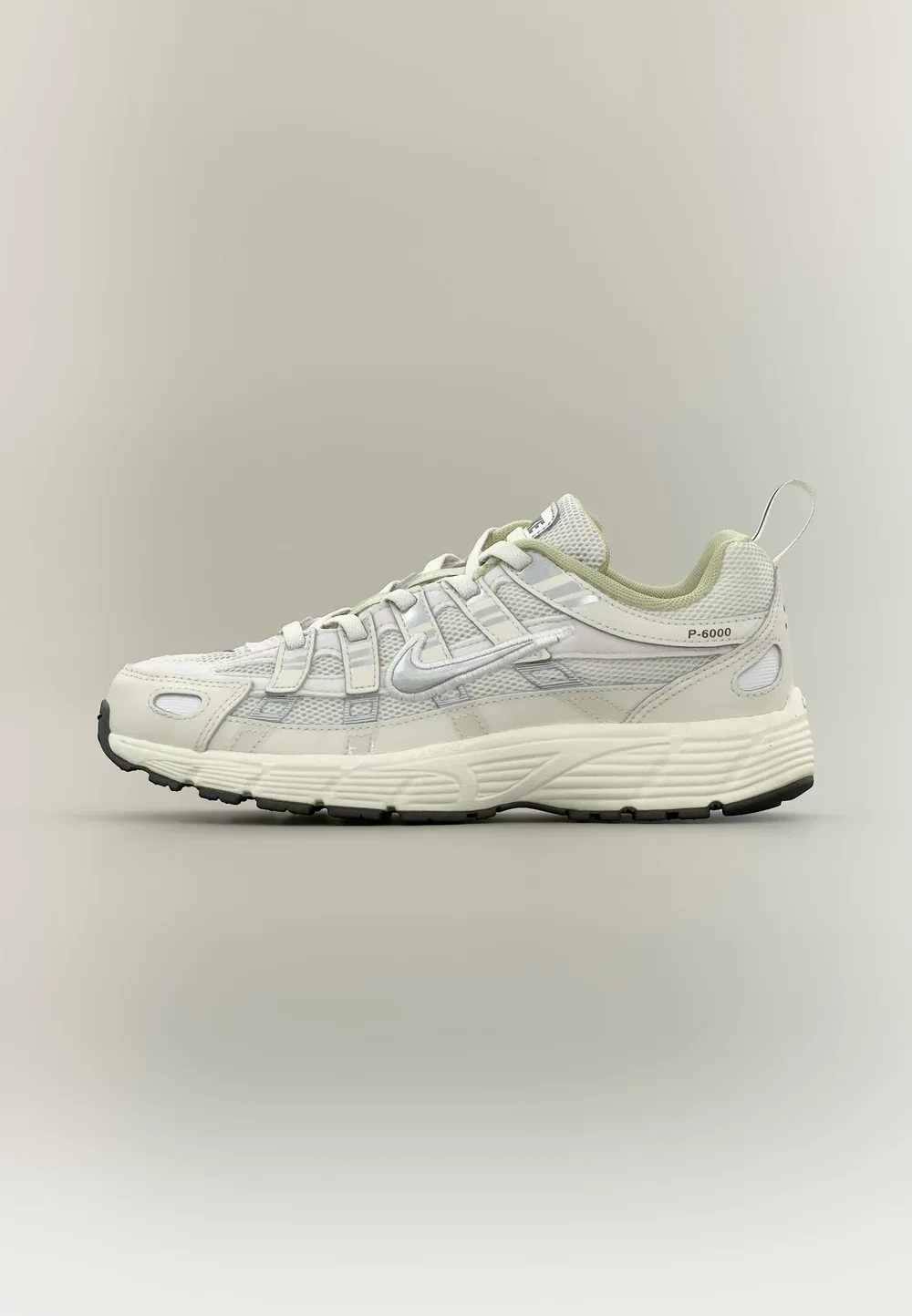 Кроссовки унисекс P 6000 со шнуровкой Nike Sportswear, Platinum-Coloured Tint/Metallic Silver/Sail/Anthracite/Celadon