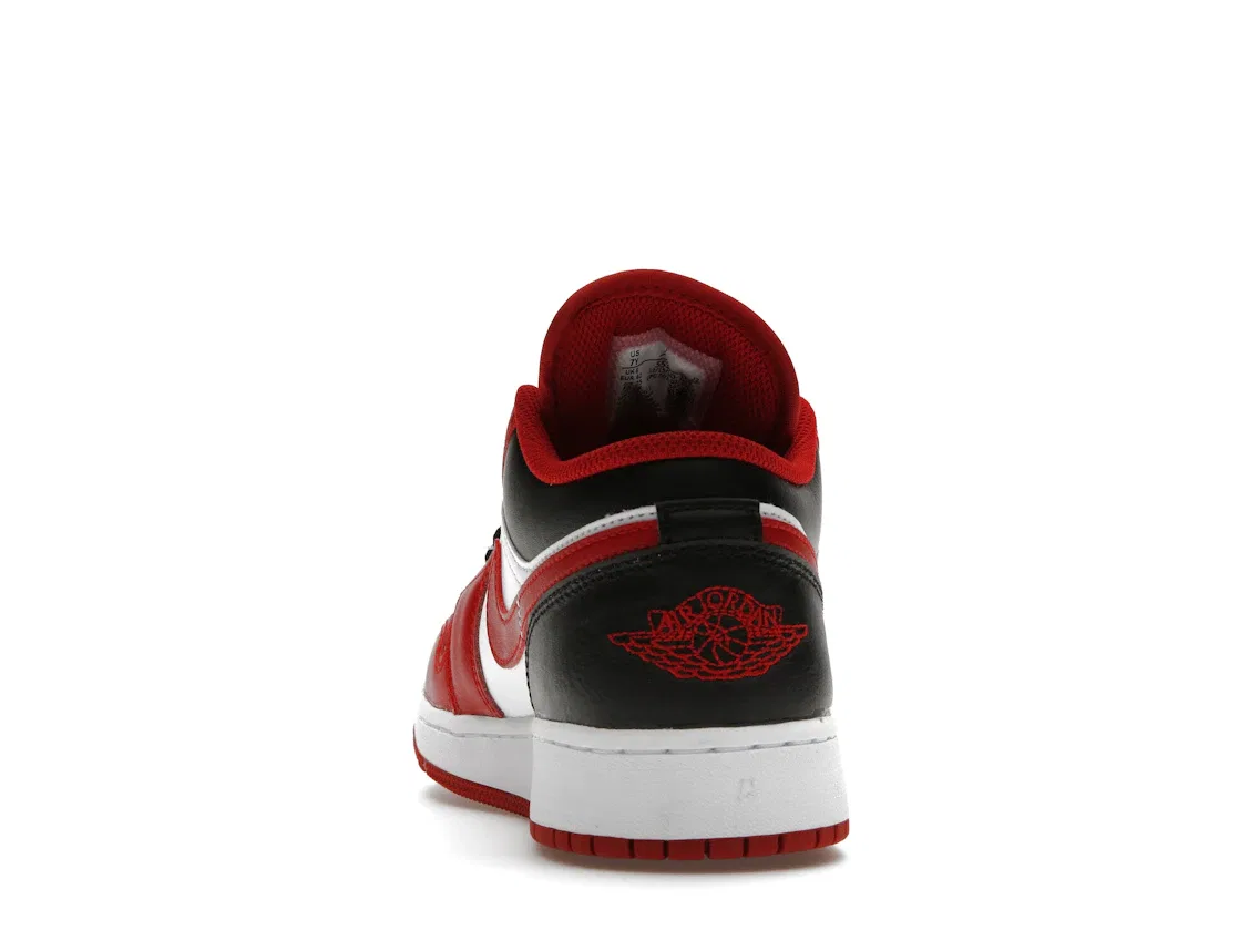 Детские кроссовки для мальчиков с кожаным верхом Jordan 1 Low Bulls Jordan, White/Black-Red — фото 4