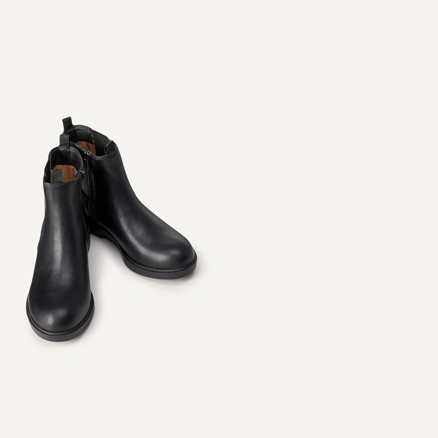 Детские ботинки-челси для девочек Amazon Essentials, Black Faux Leather — фото 3