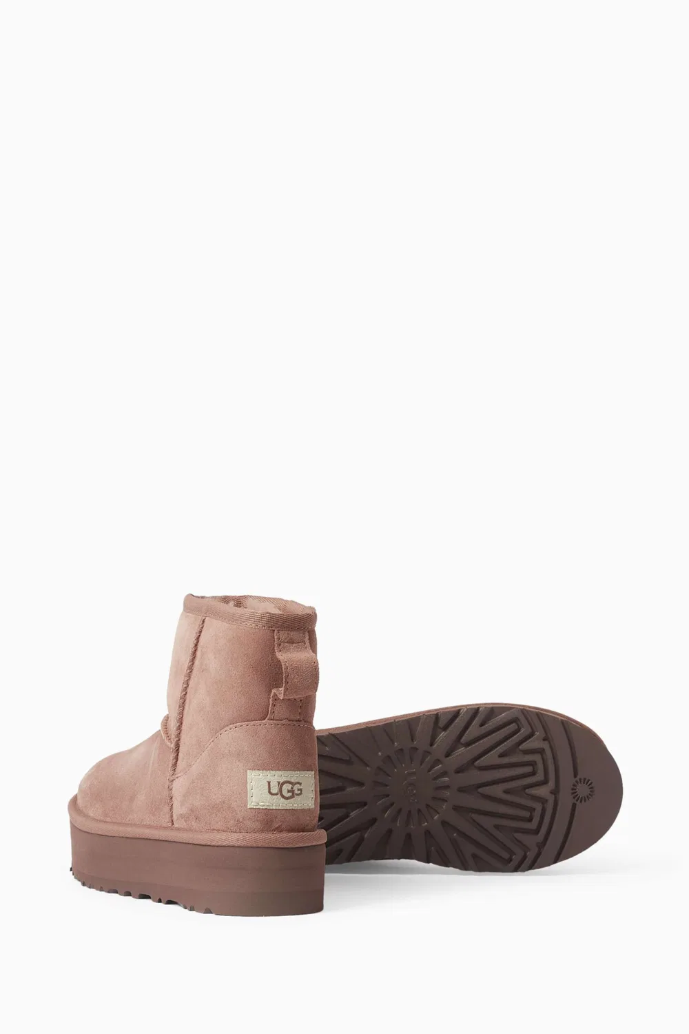 Ботинки на платформе из замши Classic Mini UGG, нейтральный — фото 2