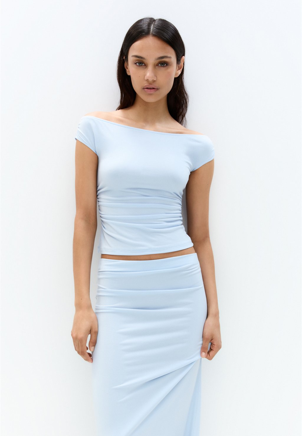 

Футболка с принтом OFF-THE-SHOULDER PULL&BEAR, светло-голубой