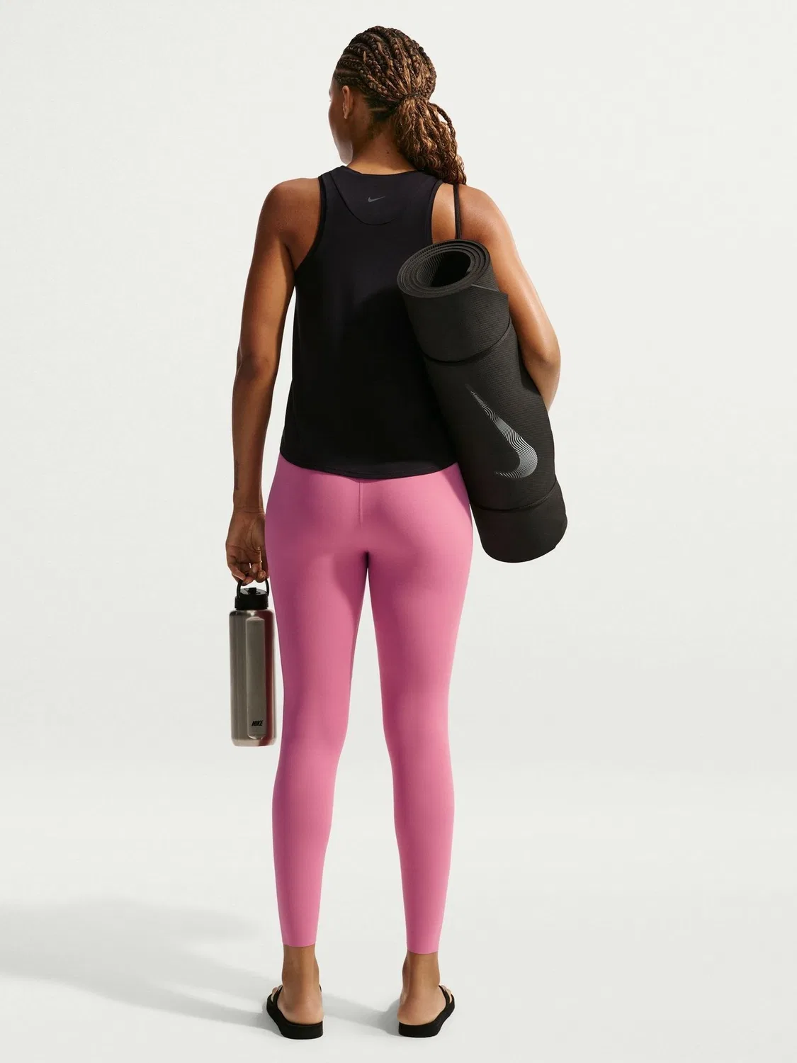 Топ Nike Zenvy Dri-FIT с опущенной подолом, черный — фото 3