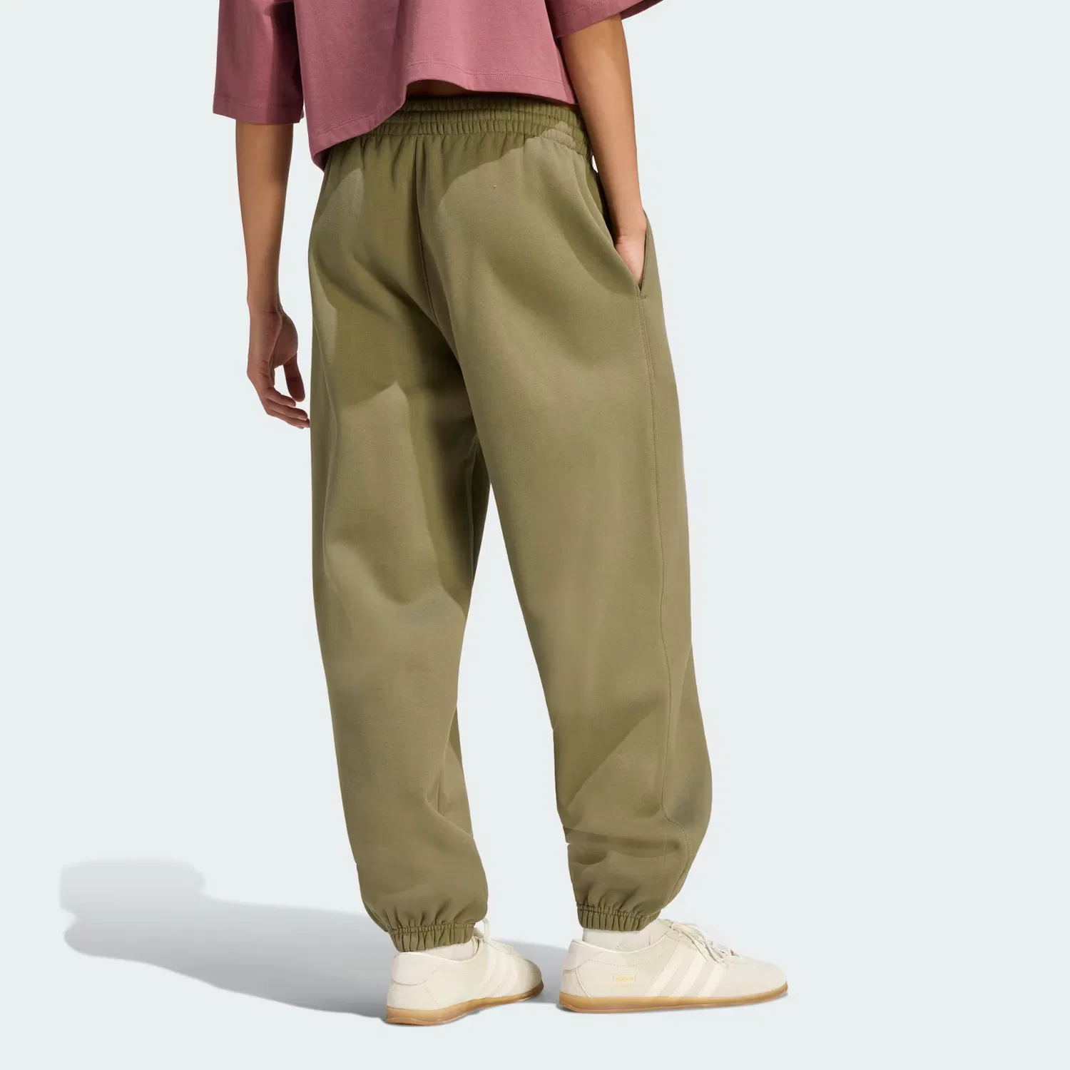 Женские спортивные брюки свободного кроя Essentials Loose Fleece Adidas Originals, оливковый — фото 2