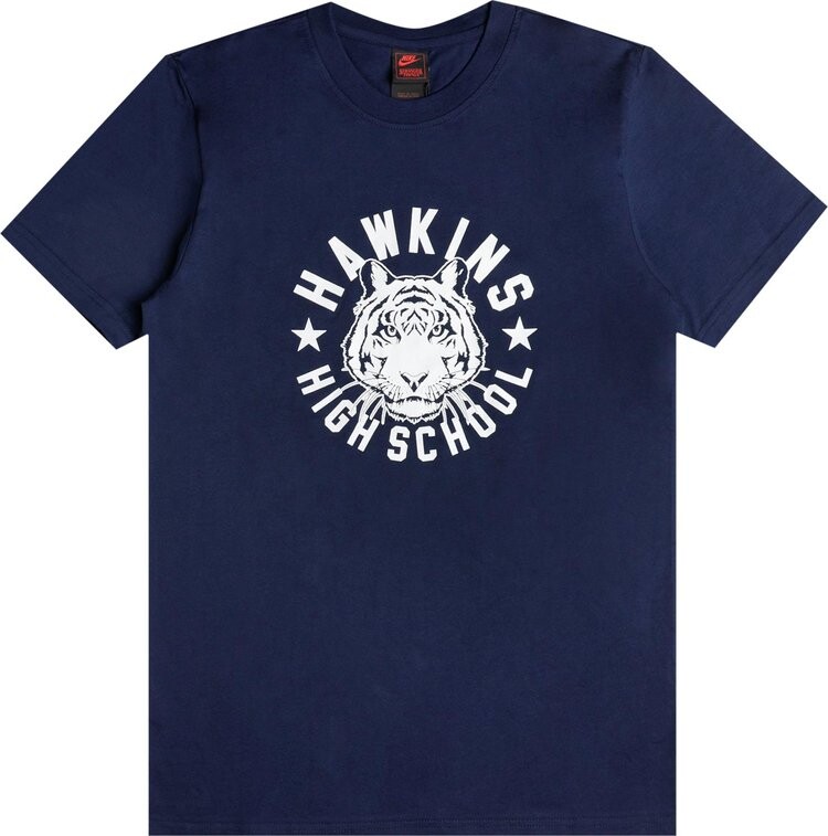 Футболка Nike x Stranger Things Hawkins High Tee 'College Navy/Sail', синий — фото 2
