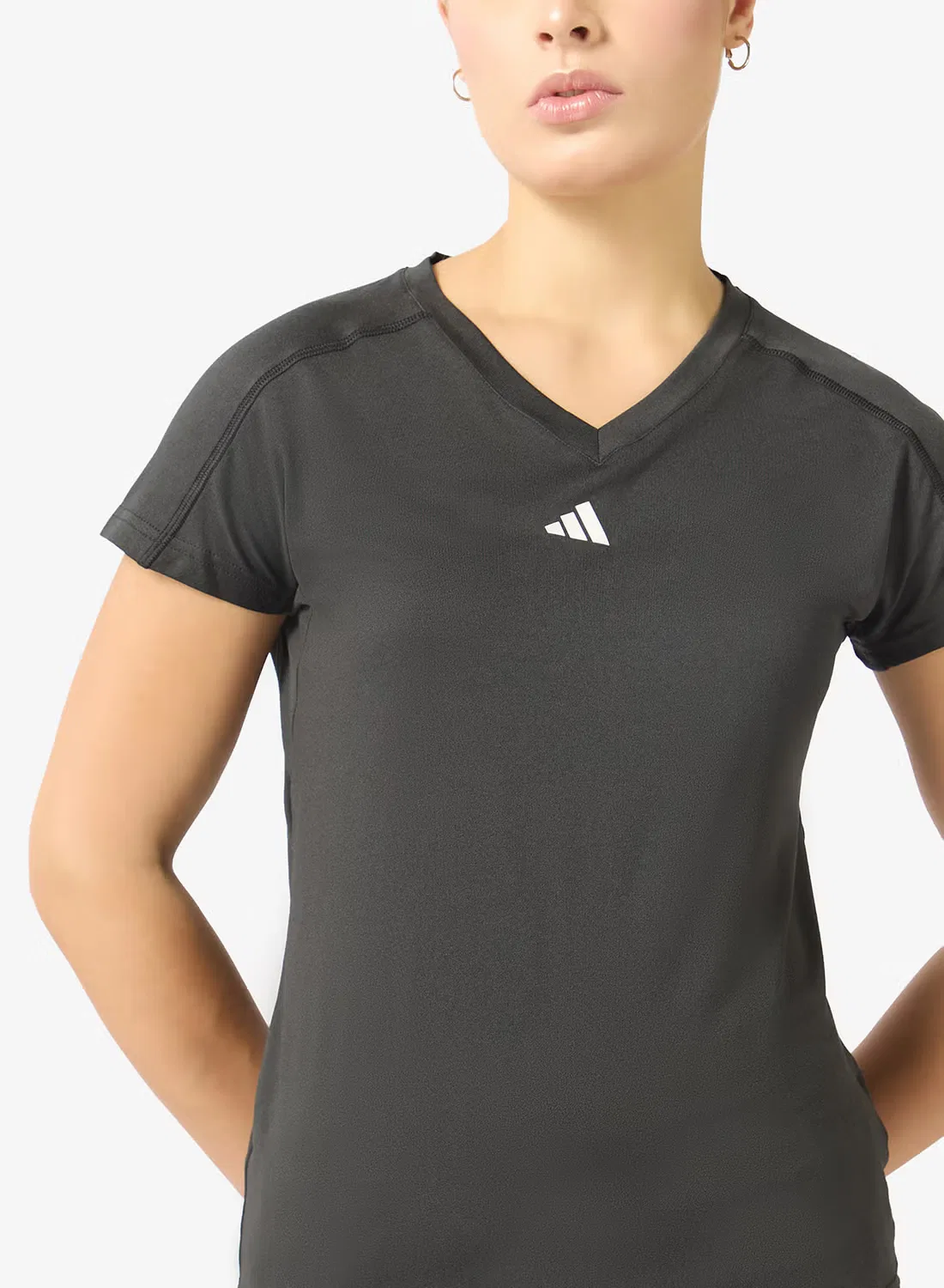 Футболка с V-образным вырезом Aeroready Train Essentials Minimal Branding Adidas, черный — фото 3
