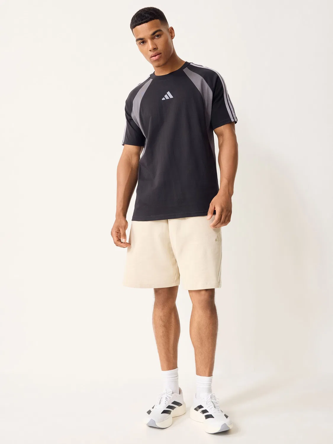 Футболка с цветовыми блоками, модель Seasonal Essentials adidas, черный — фото 2
