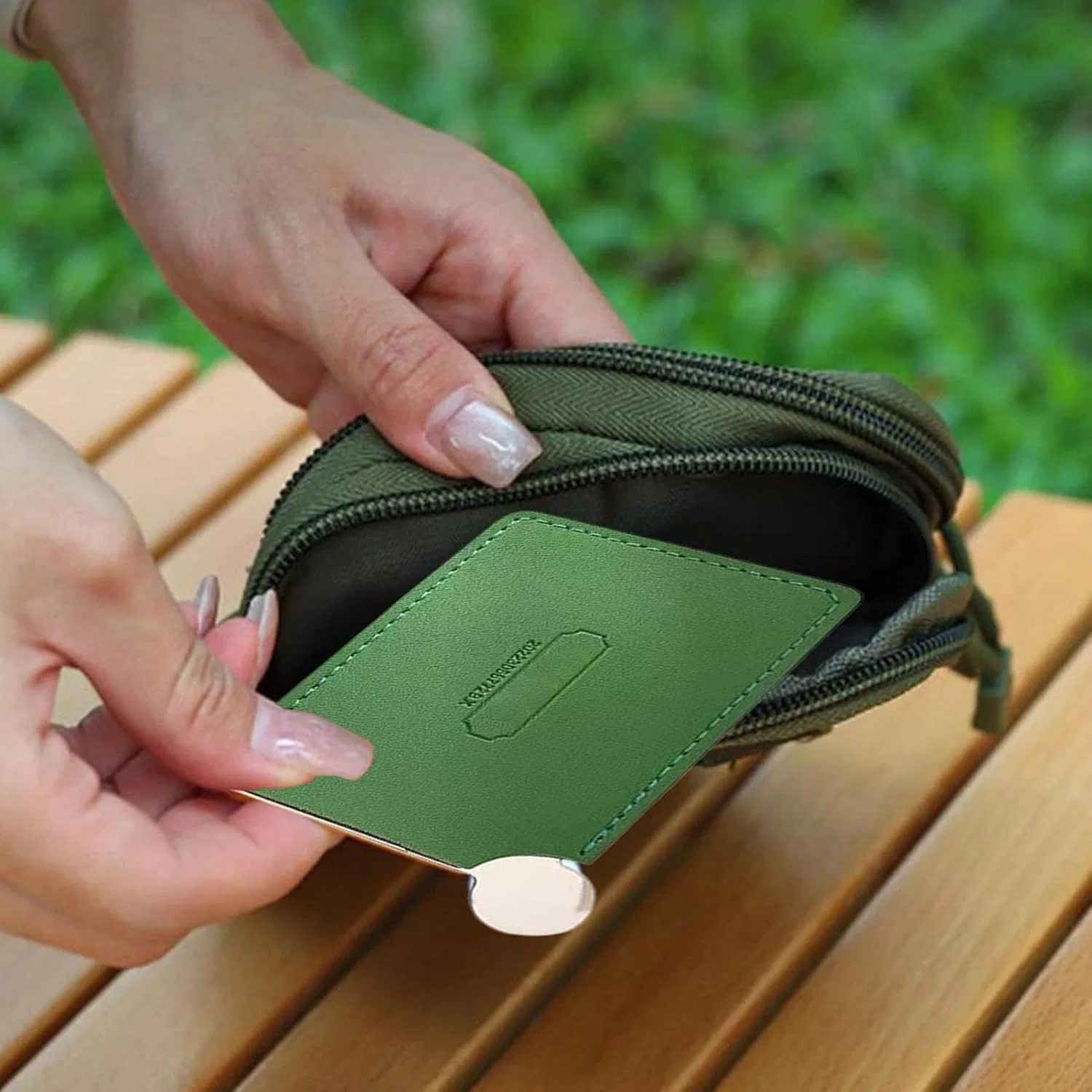 Ручное зеркало компактное с чехлом из PU-кожи, 9.8x6.1 см, Green Generisch — фото 2