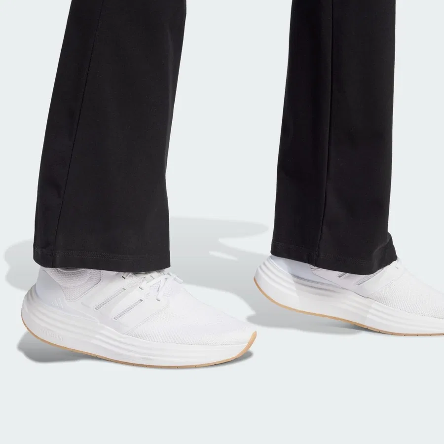 Леггинсы с расклешенным низом Essentials Small Logo Flared Leggings adidas, Черно-белый — фото 4