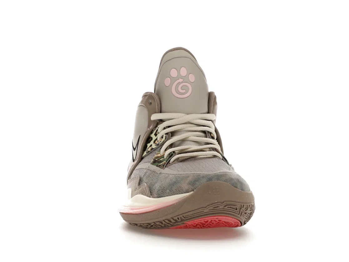 Детские кроссовки для баскетбола Nike Kyrie Infinity Nike, Light Iron Ore/Black/Moon Fossil — фото 2