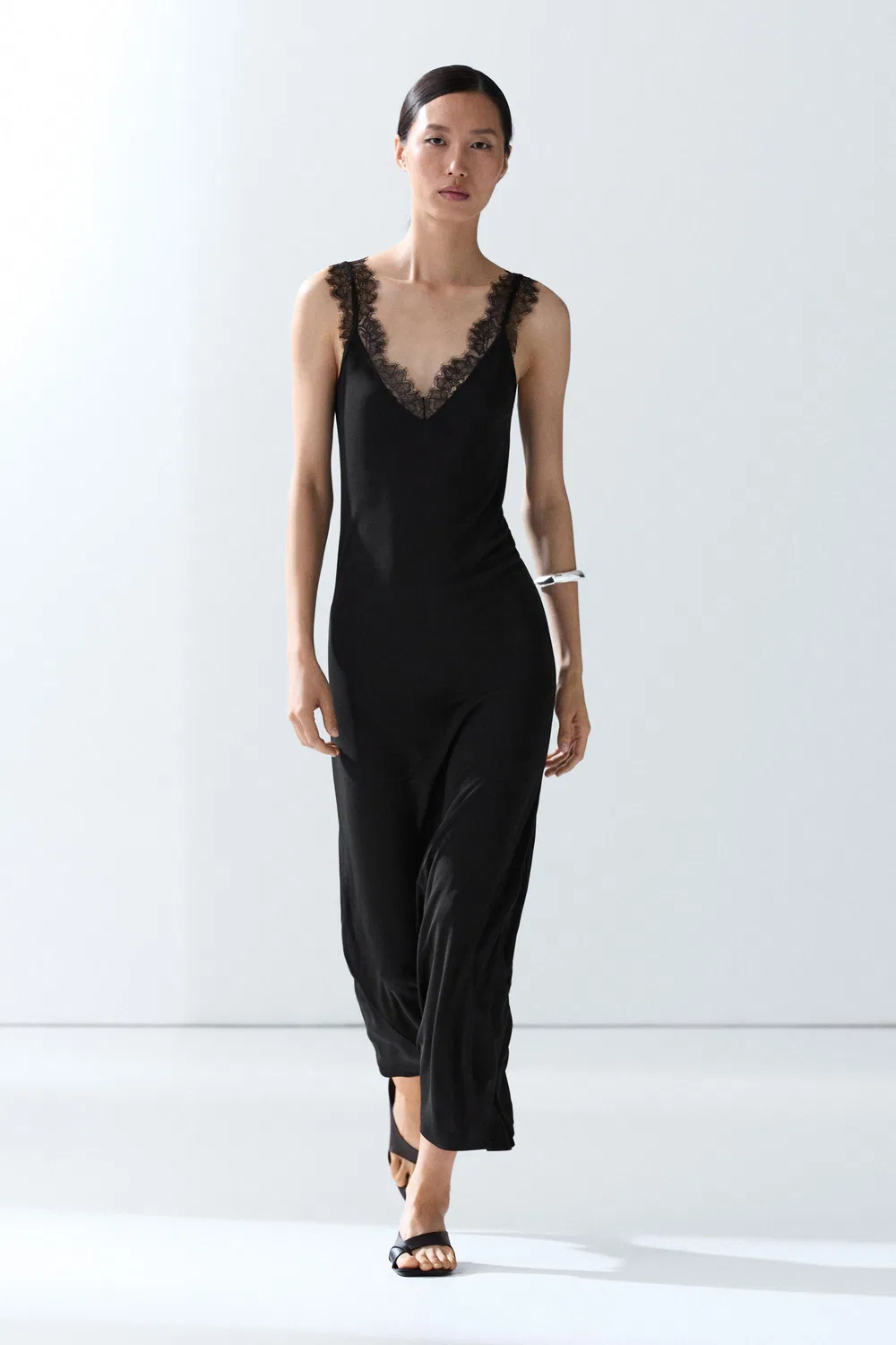 Платье Massimo Dutti, миди, струящееся из нижнего белья, черный