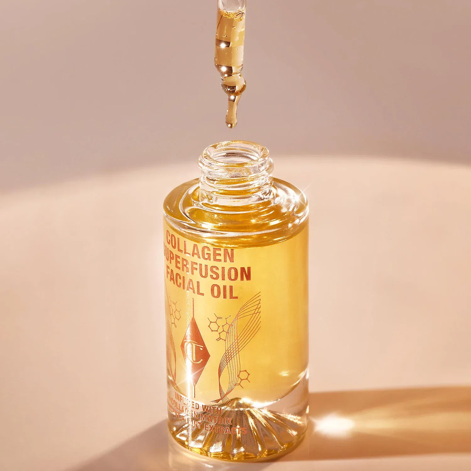 Укрепляющее и разглаживающее масло для лица Mini Collagen Superfusion Charlotte Tilbury, 8 мл — фото 2