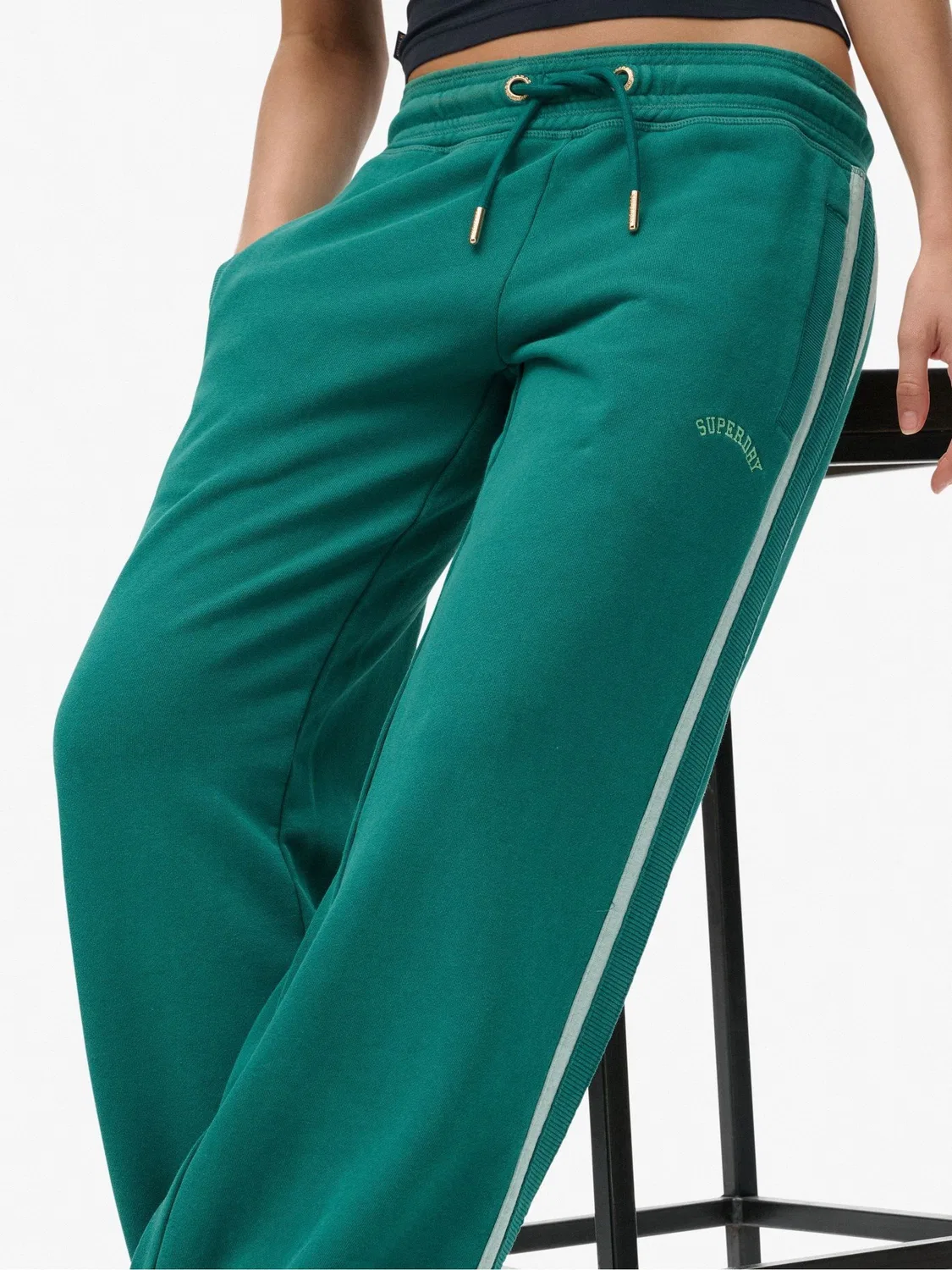 Джоггеры прямого кроя Athletic Essentials Logo Superdry, Green Stripe
