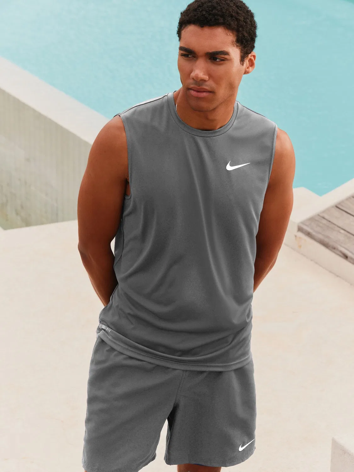Рашгард с защитой от солнца Nike Essentials, серый