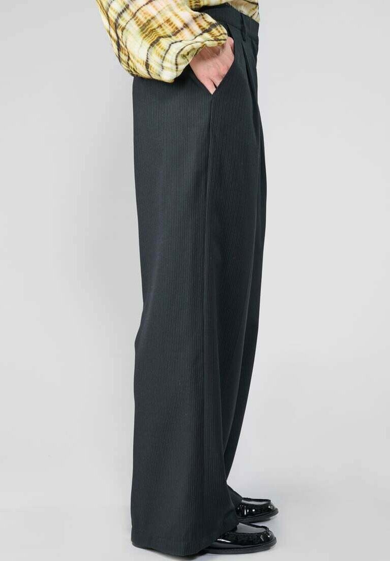 

Брюки LOOSE LARGE SAGUES Le Temps Des Cerises, черный