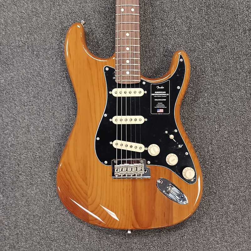 

Fender American Professional II Stratocaster - жареная сосна