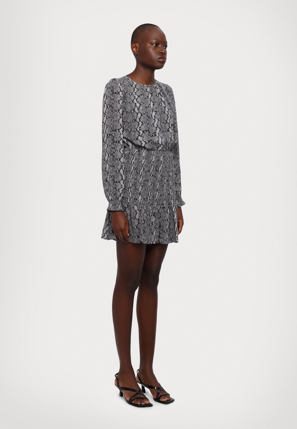 

Повседневное платье SMOCK MINI DRESS MICHAEL Michael Kors, черный