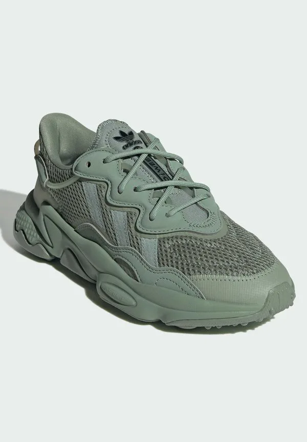 Низкие кроссовки ozweego j Adidas Originals, Silver Green Silver Green Core Black — фото 2