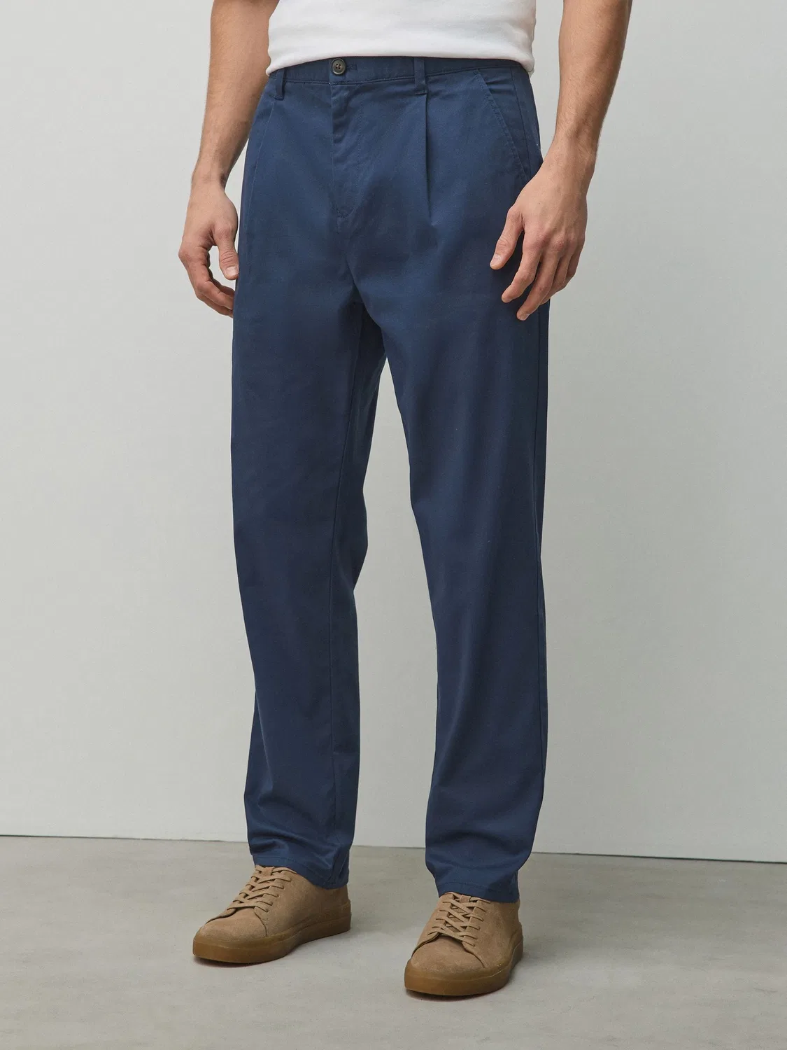 Чинос Regular Tapered Fit из хлопка с эластаном Next, синий