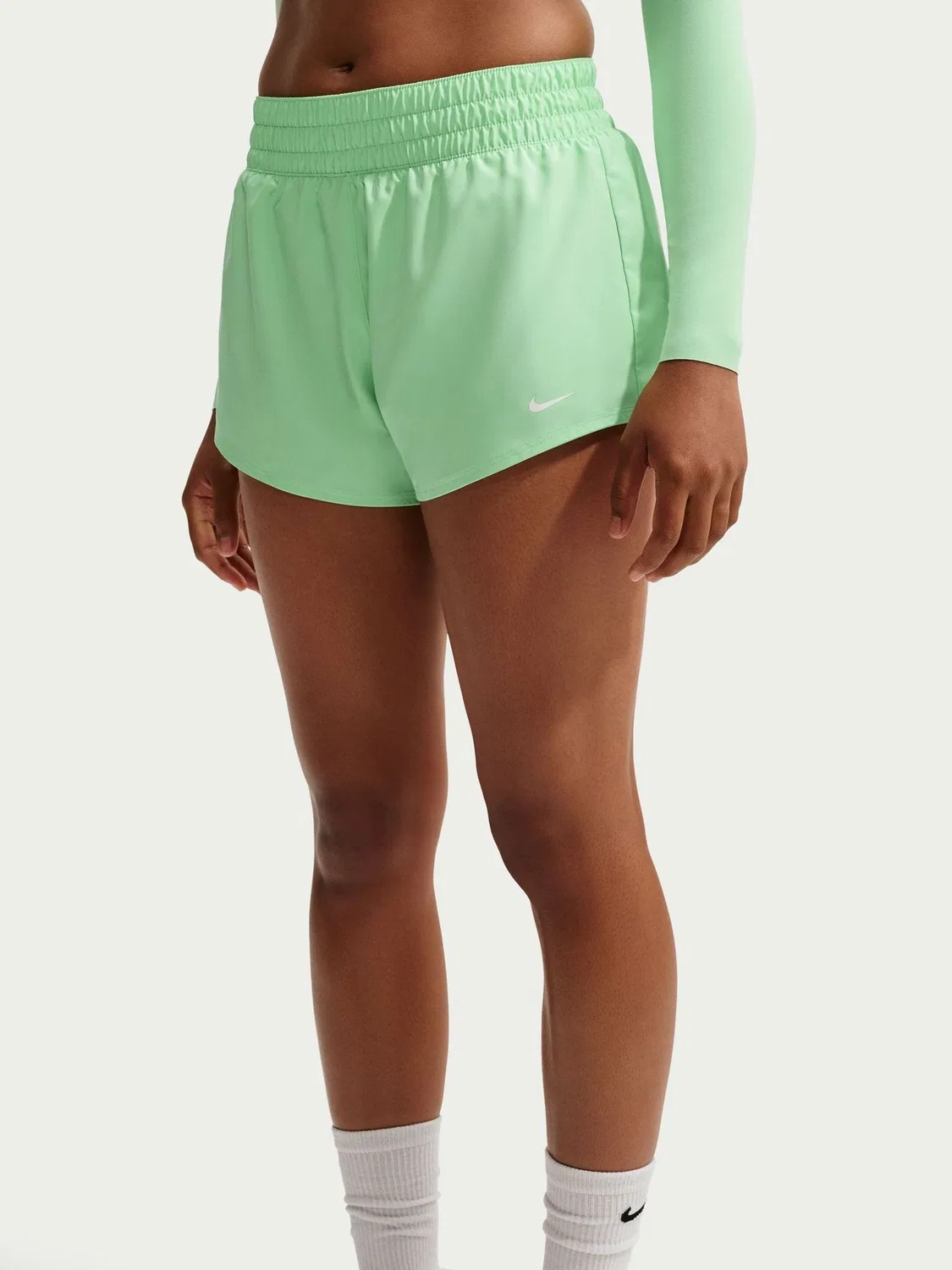 Шорты Nike Green One Dri-FIT со средней посадкой, 3 дюйма, на подкладке — фото 4
