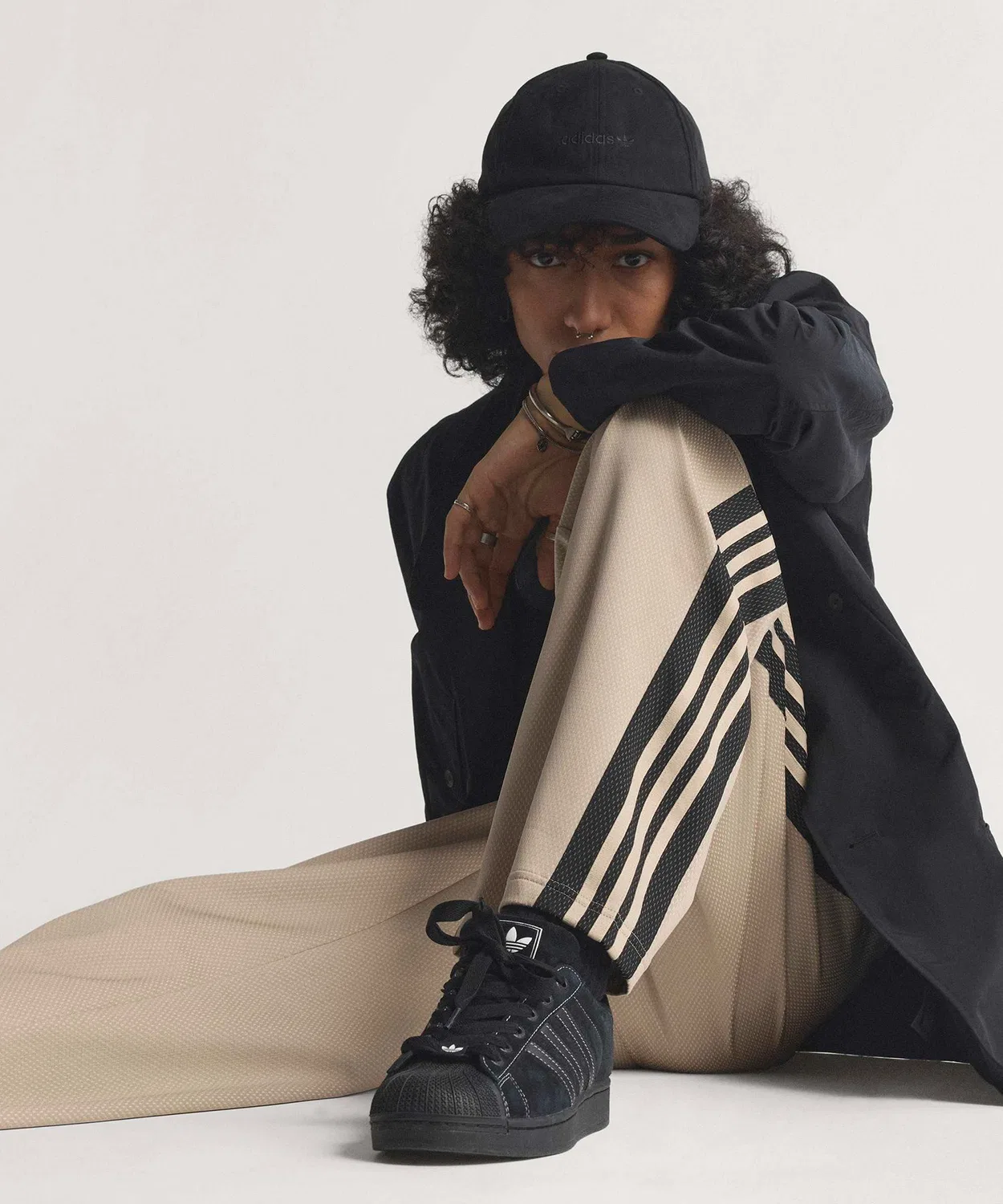 Мужские спортивные штаны свободного кроя с сеткой Loose Mesh Trackpants Adidas, Beige — фото 3