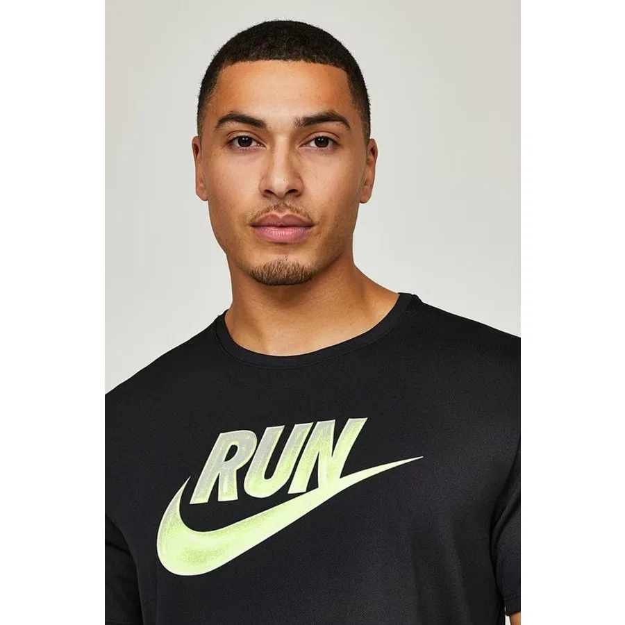 Футболка спортивная с принтом Run Energy Miler SS Nike, Черный — фото 3