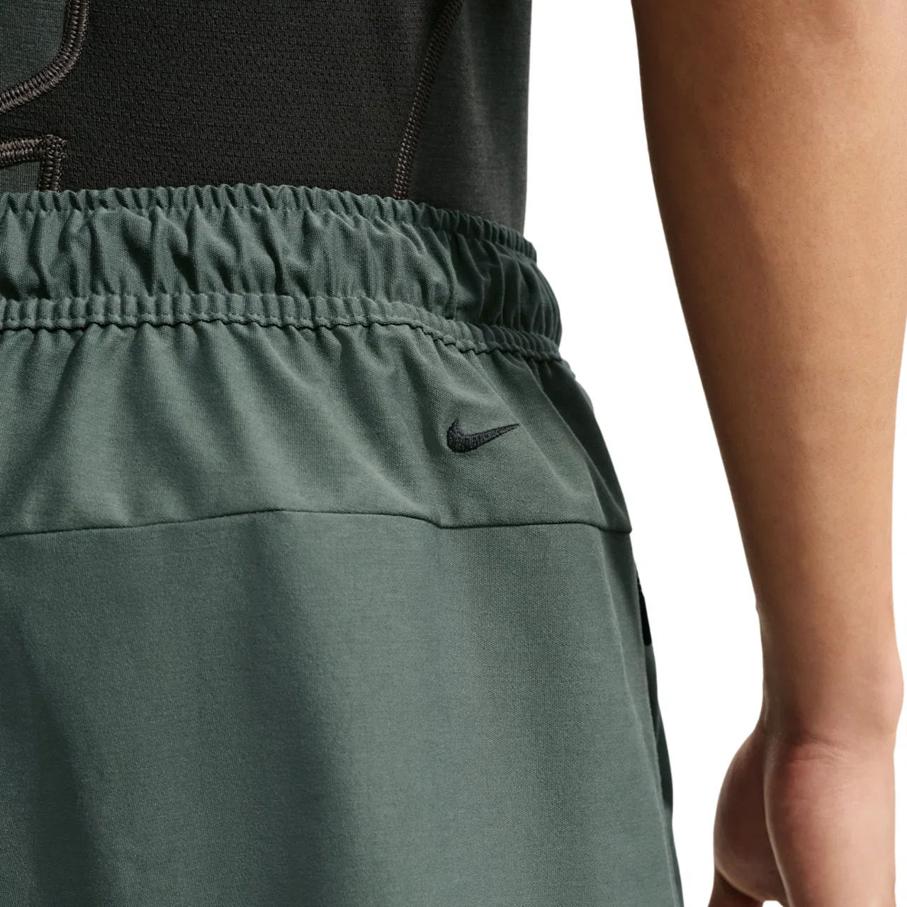 Мужские шорты с принтом Nike Tech Shori Knit, Camo Green/Black — фото 2