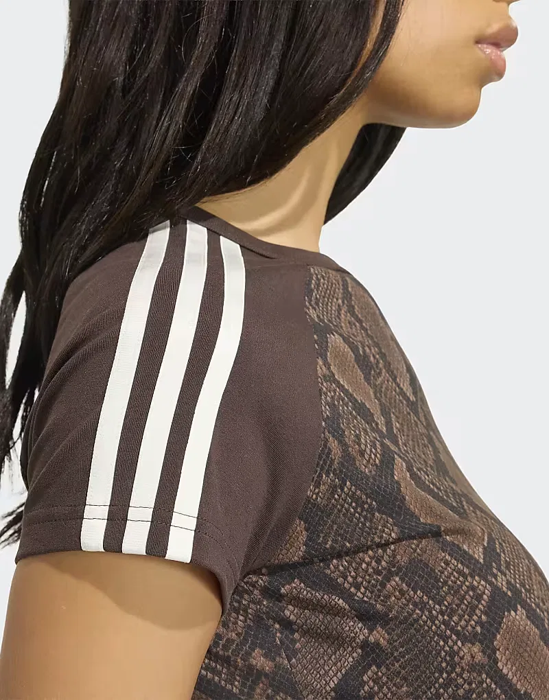 Футболка Adidas Originals Cali с принтом под змеиную кожу, коричневый/Аврора — фото 4