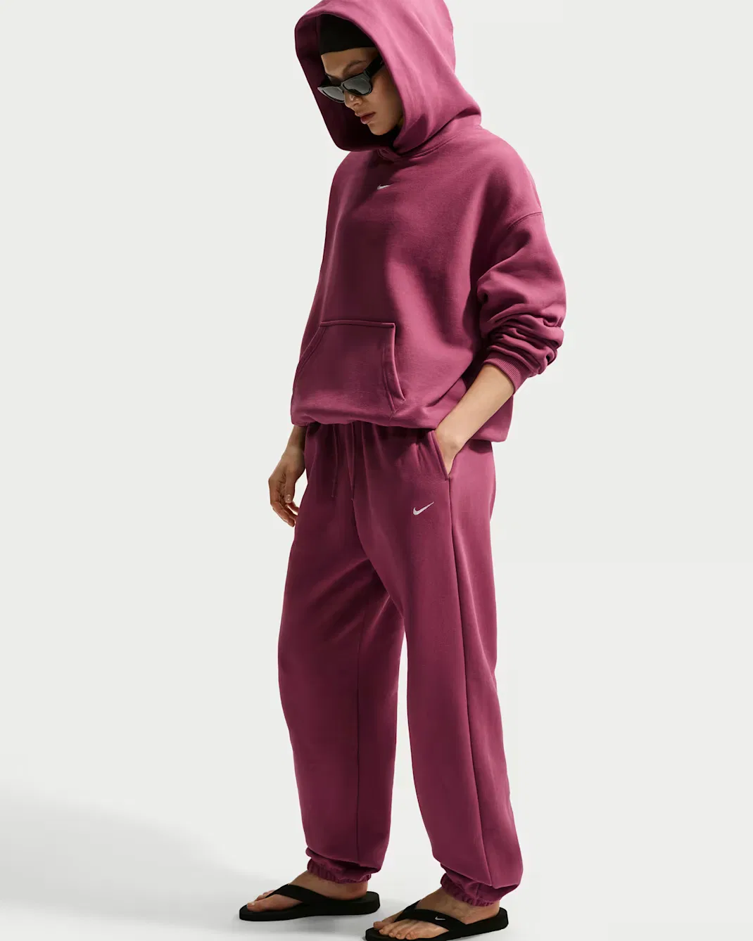 Женские брюки с высокой посадкой, свободного кроя и манжетами Nike Studio Fleece Medium Weight, Pink Smoke/Sail — фото 4