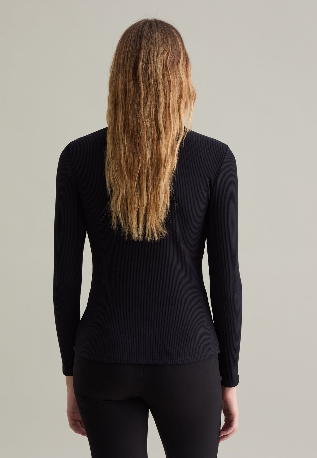 

Джемпер CONTEMPORARY FLAT TURTLENECK PIOMBO, черный
