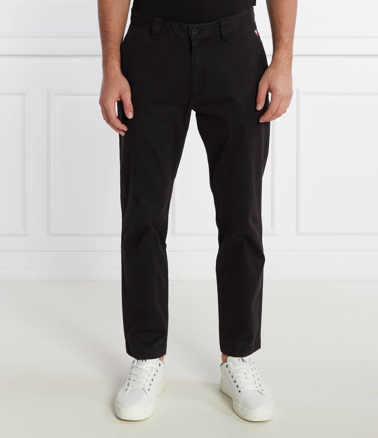 

Брюки Tommy Jeans chino Regular Fit, черный