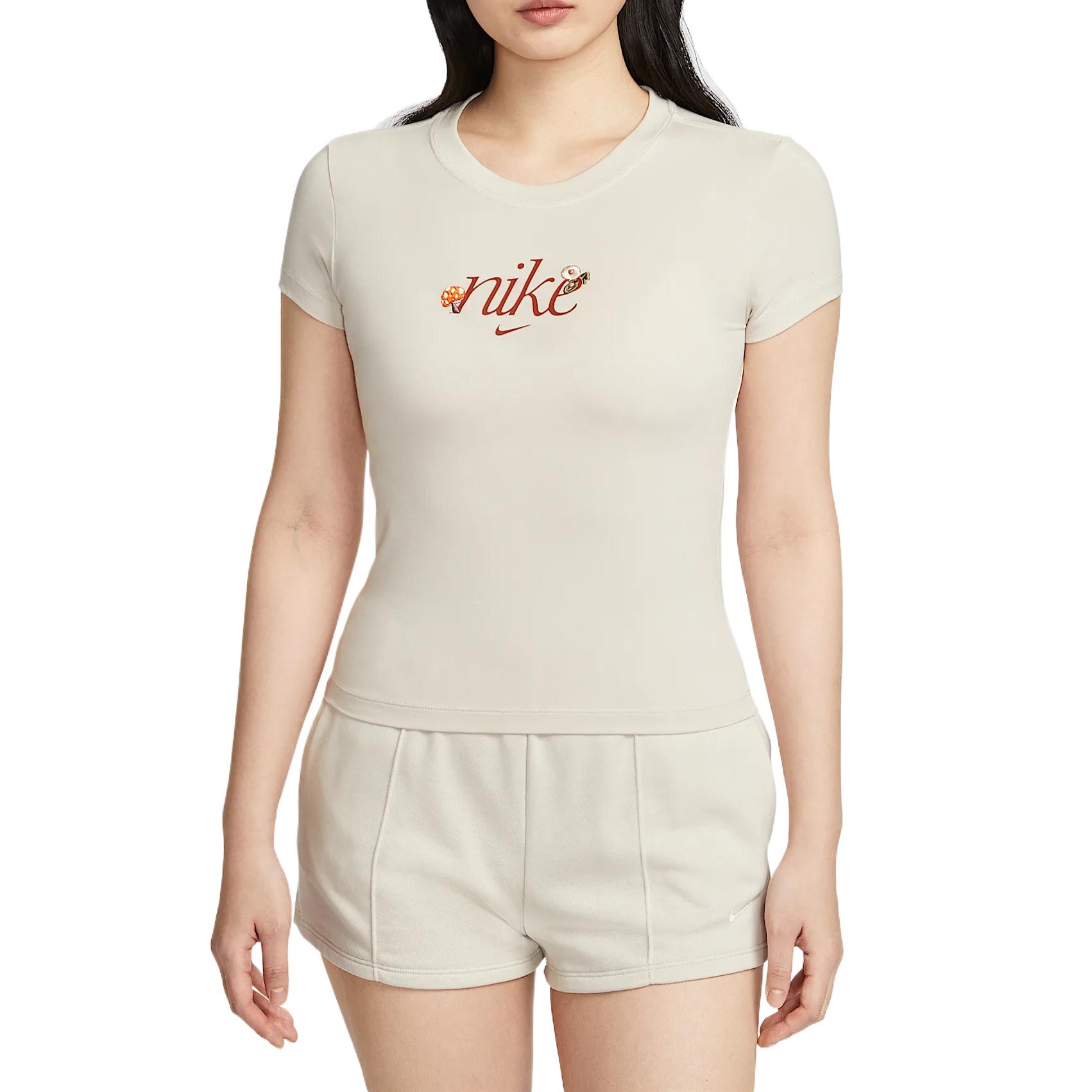 

Футболка Sportswear Regular женская Light Earth Umber Nike, Light Earth Umber