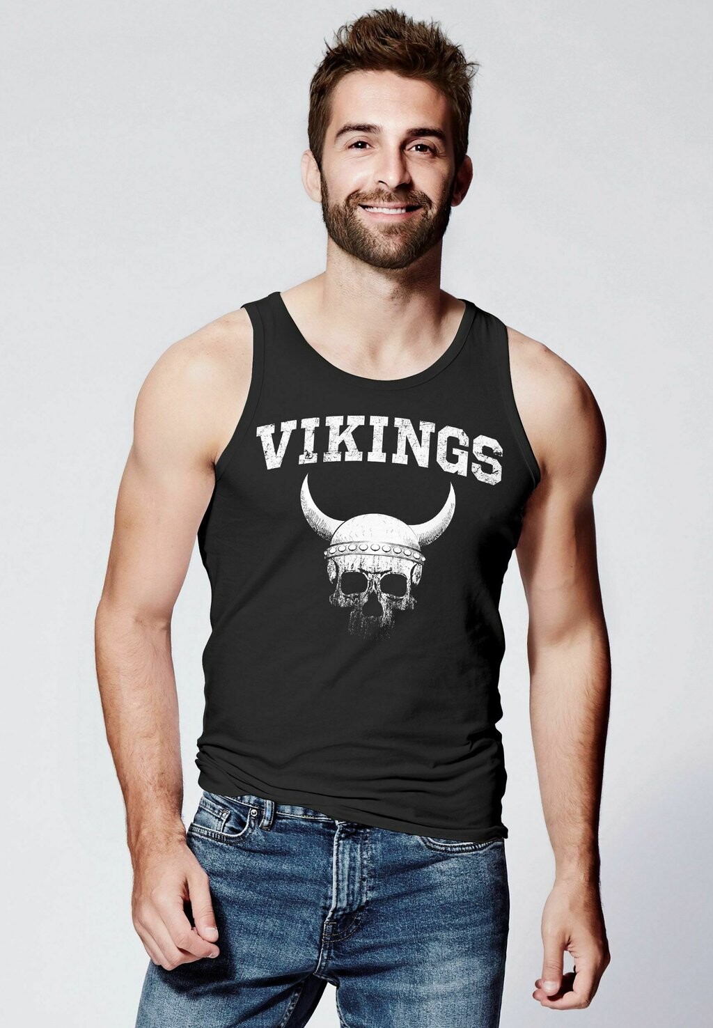 

Топ TANK-WIKINGER-HELM SKULL TOTENKOPF MUSKELSHIRT MUSCLE Neverless, черный