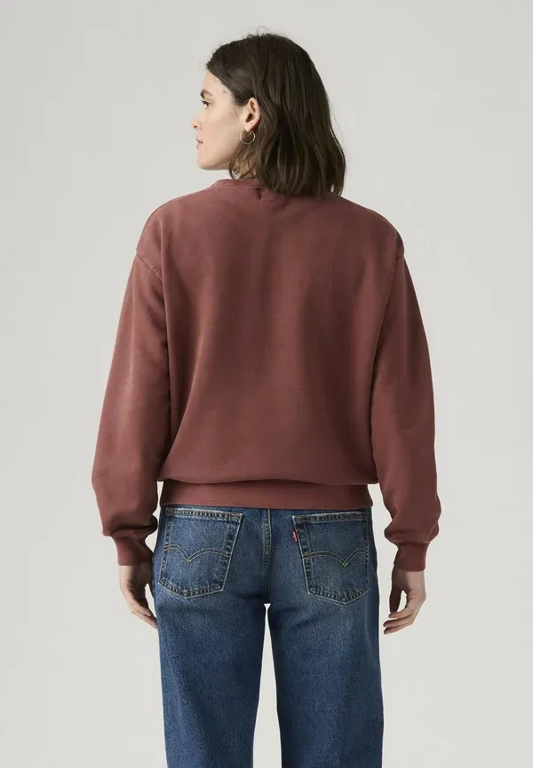 Свитшот Levi's Heritage Crew NG Signature GD Niagara MI, цвет серый замок - красный — фото 2