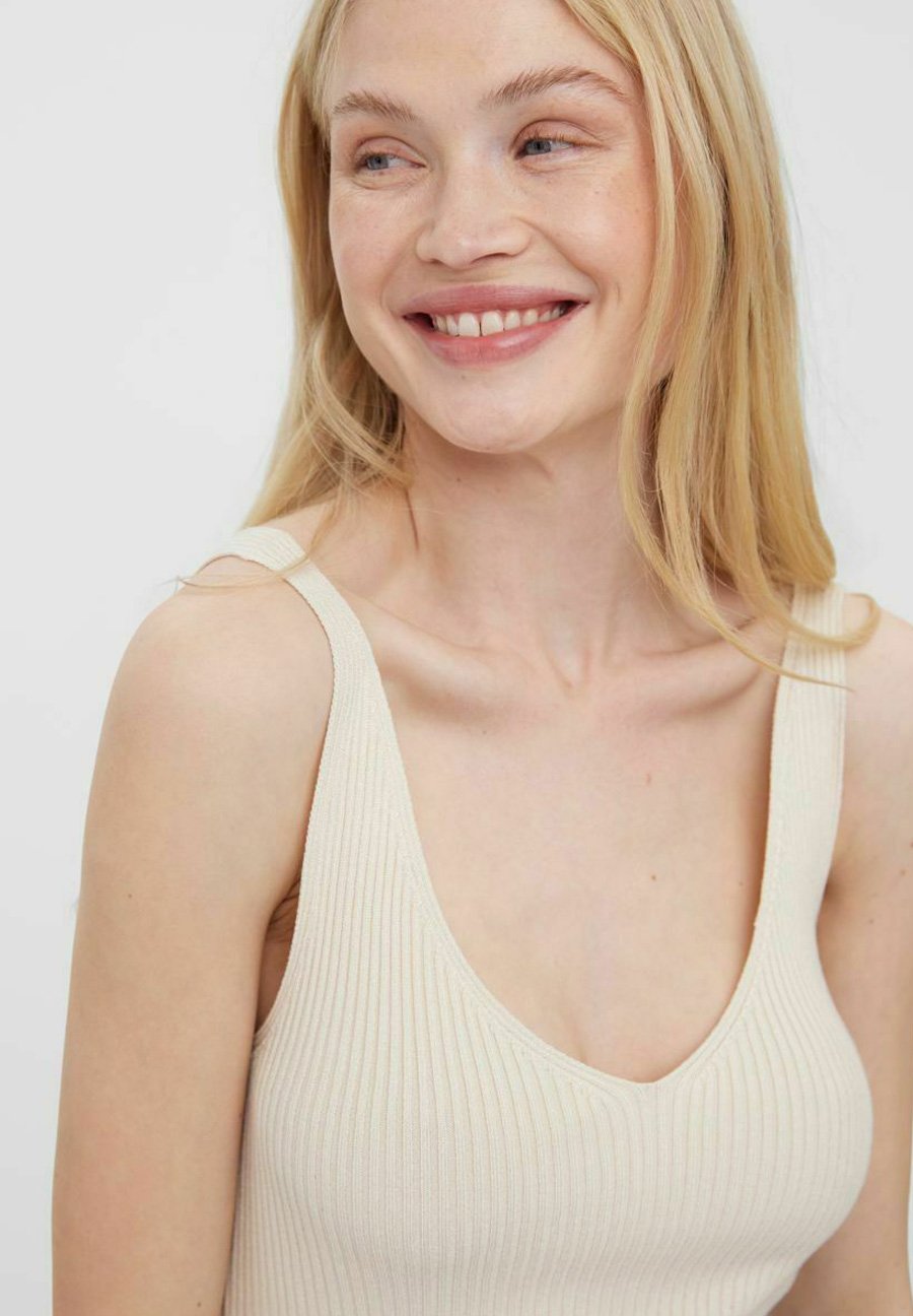 

Топ RIPPSTRICK Vero Moda, молочный