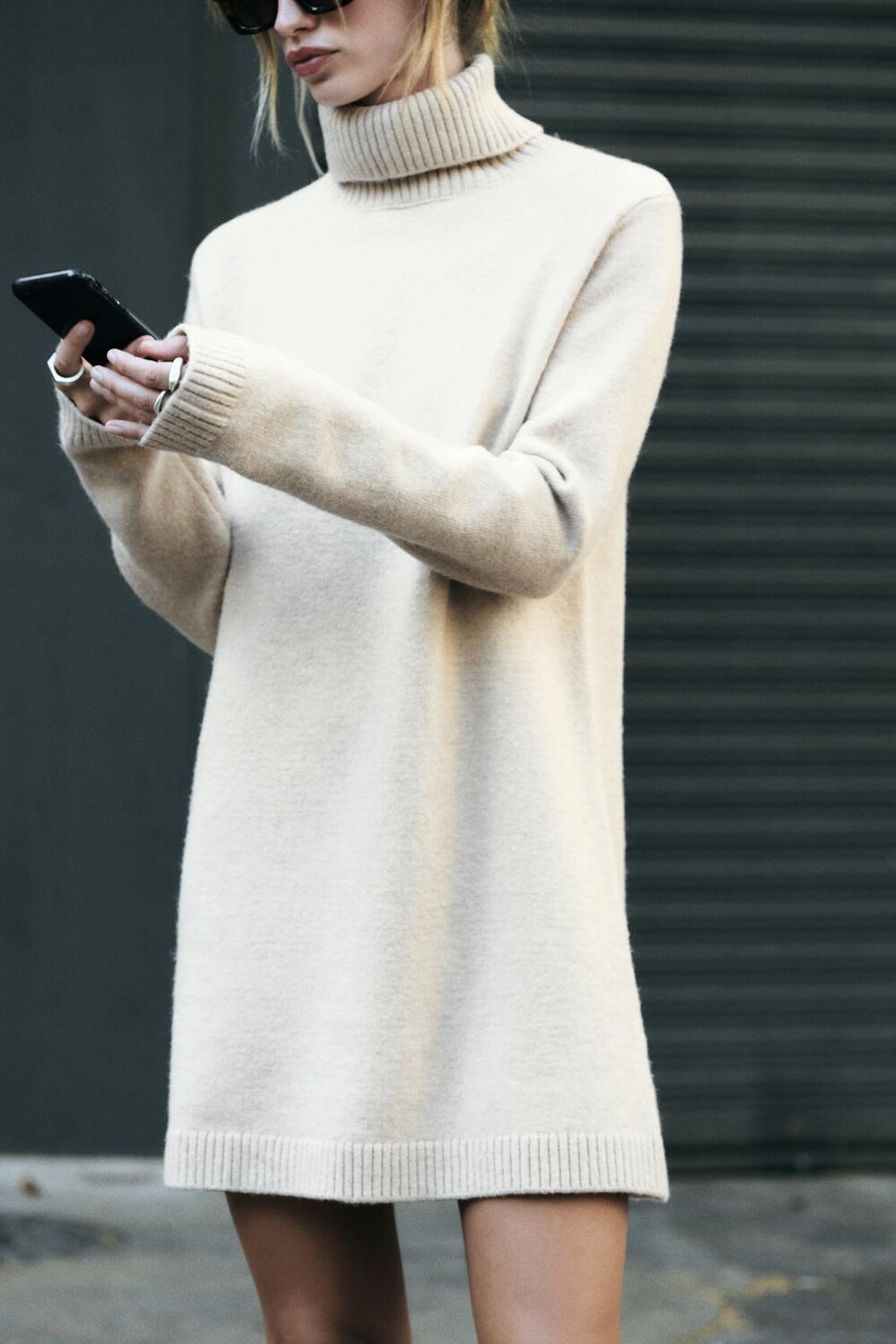

Короткое платье из однотрикотажного платья ZARA, экрю