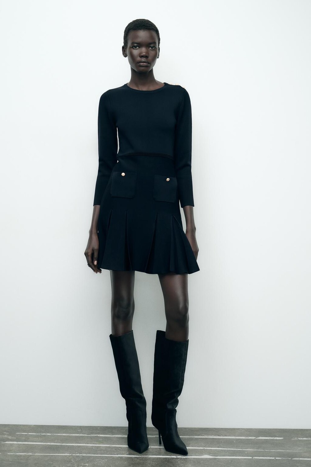 

Короткое трикотажное платье с плиссами ZARA, темно-синий