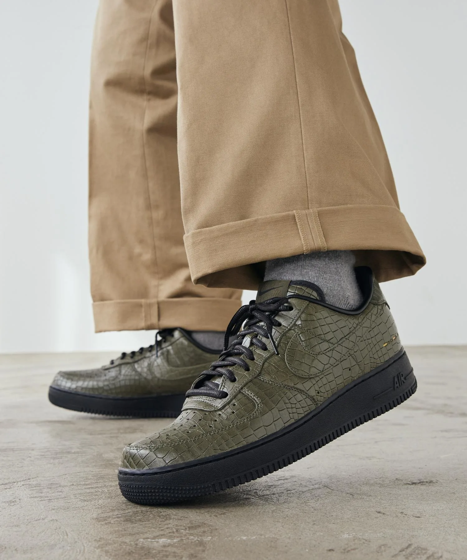 Мужские кроссовки из натуральной кожи Air Force 1 '07 Premium NIKE хаки
