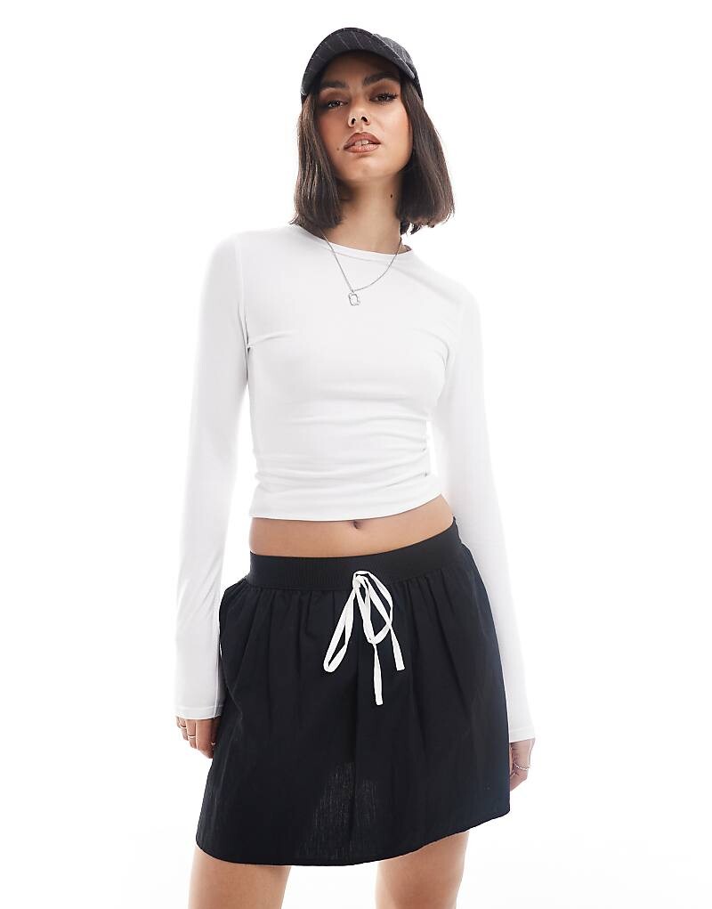 

Cotton On – белый топ с длинными рукавами и круглым вырезом