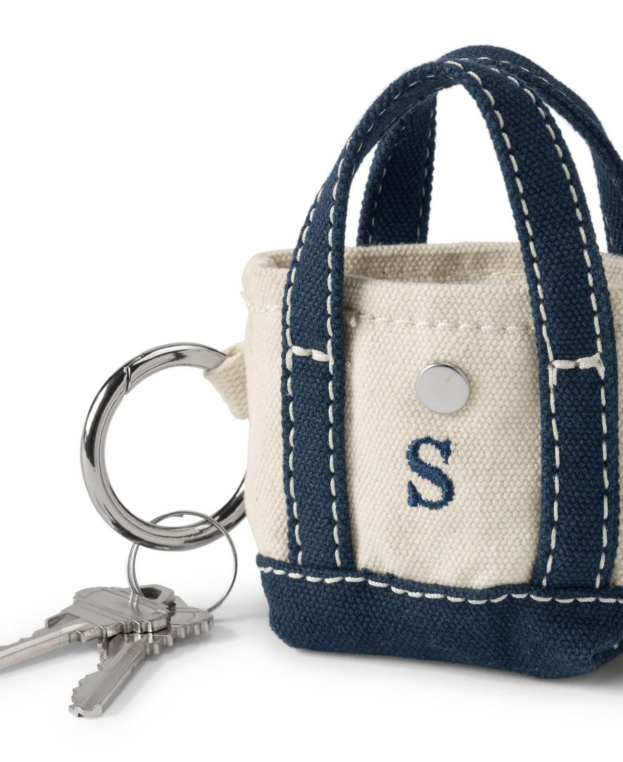 

Сумка-шоппер из микроканваса с предварительно нанесенной монограммой в виде буквы S Lands' End, Natural/radiant navy