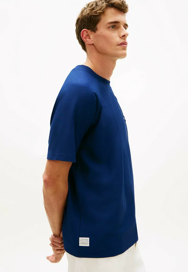 Свободная базовая футболка с рукавами реглан Tommy Hilfiger, Carbon Navy — фото 4
