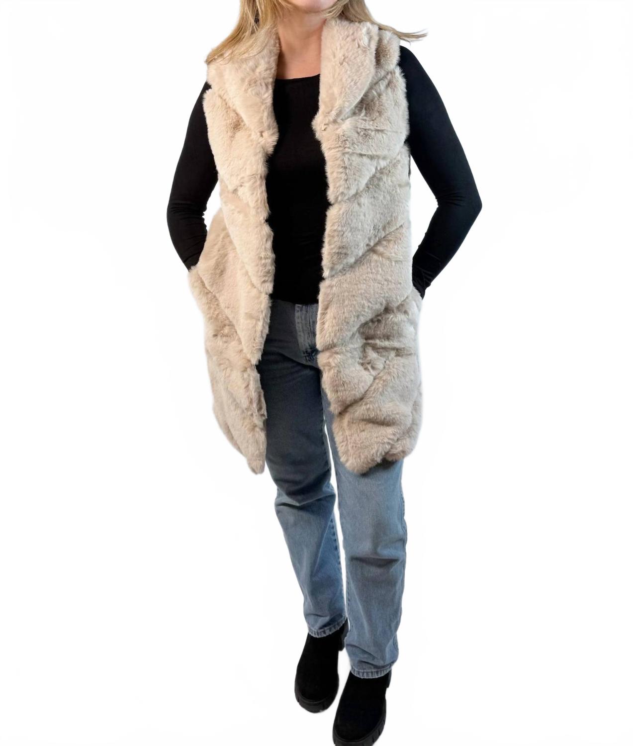 

Карлайл жилет из искусственного меха цвета птенца горлицы COCO + CARMEN, Turtledove