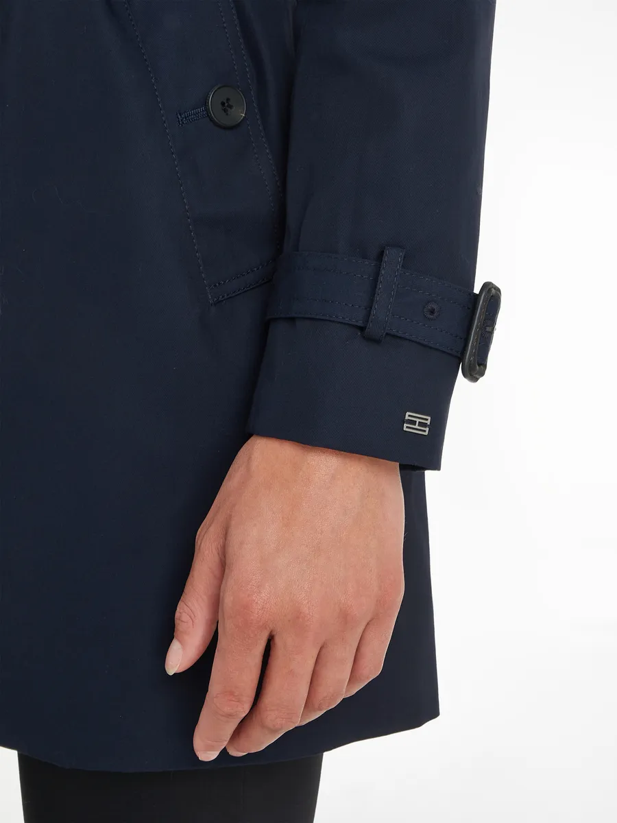 Длинный жакет Tommy Hilfiger "HERITAGE SINGLE BASTED TRENCH" с типичными деталями тренча и полосками Tommy в виде петли для ремня, цвет Midnight — фото 4