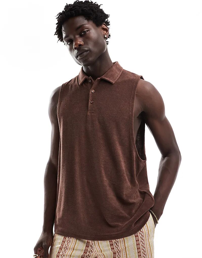 

Свободный топ с воротником-поло из коричневой махровой ткани ASOS DESIGN